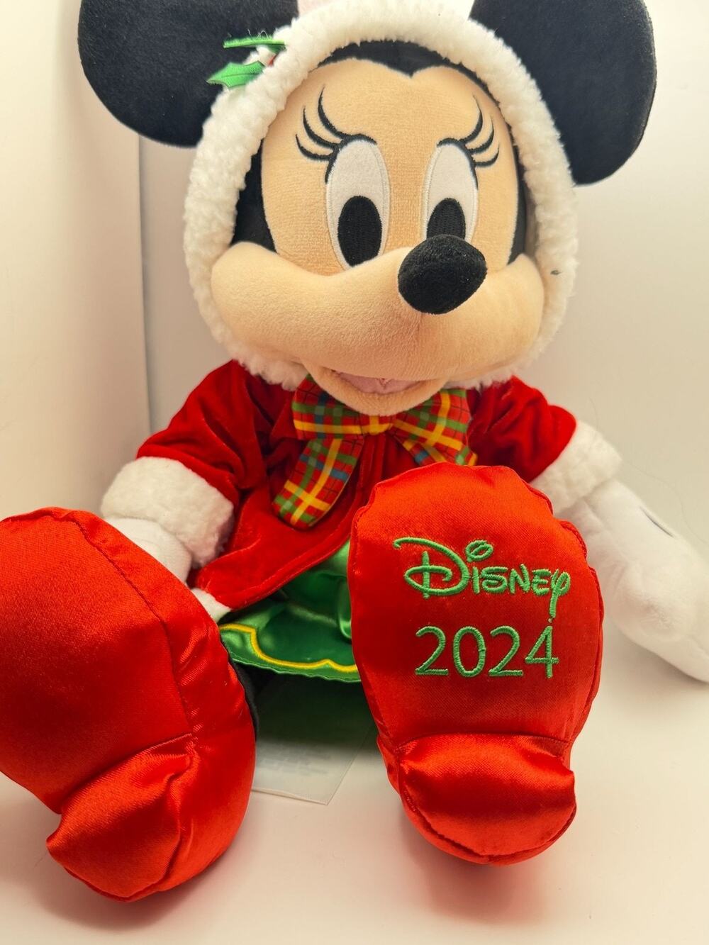 Disney 2024 Minnie Mouse Holiday Plush Doll In Festive Christmas Outfit